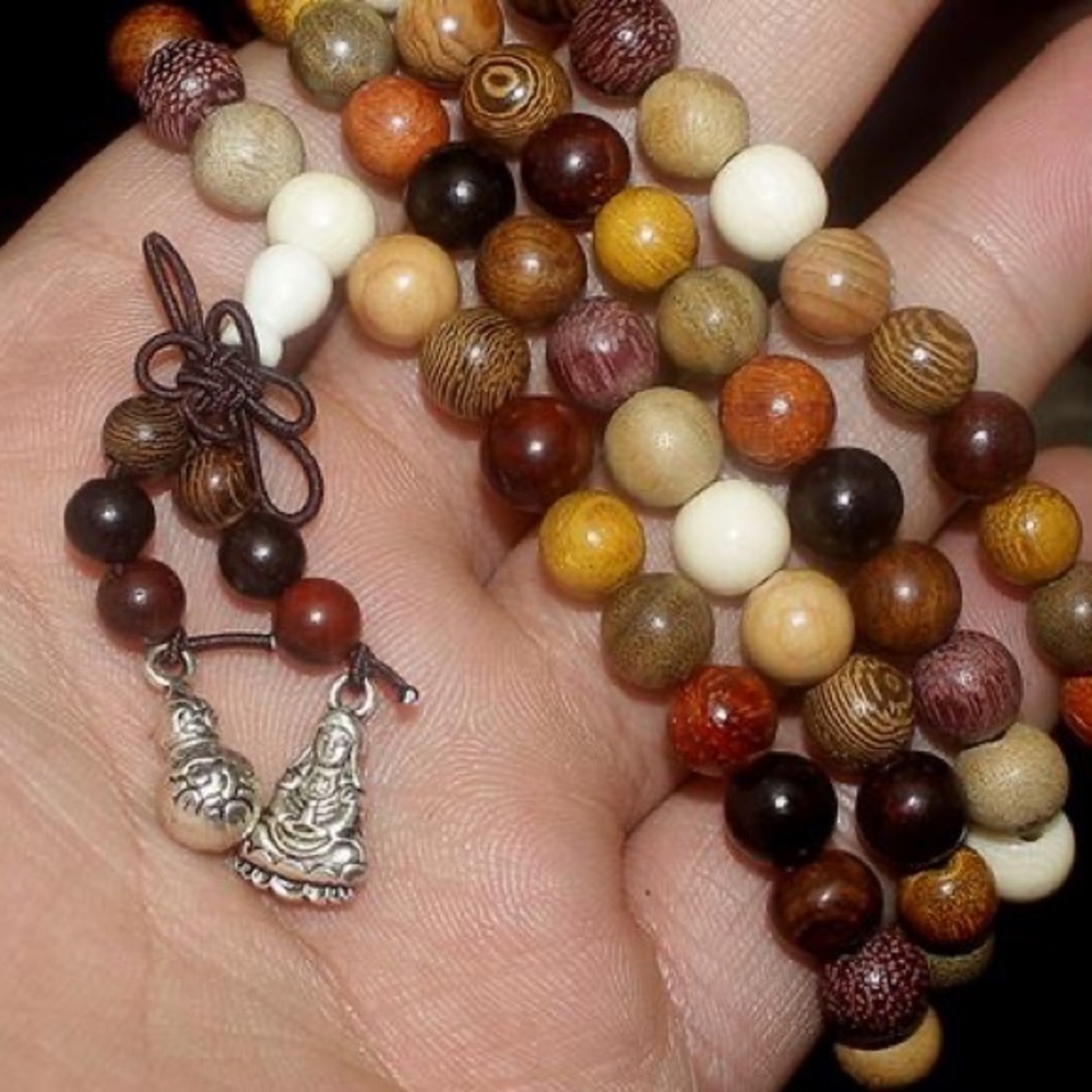 Mixed color sandalwood Meditation Mala - Picture 2 of 3